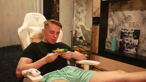 Snapshot of holiday_boys chatting on October 2025 06:29:02 PM Extaz Athrey Howard online show from October 2025 06:29:02 PM