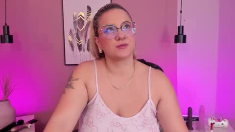 Hollie online show from October 2025 10:14:01 AM