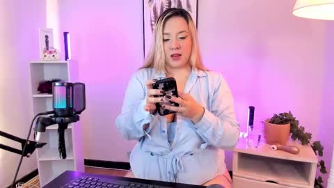 Hollie online show from March 2026 11:59:02 AM