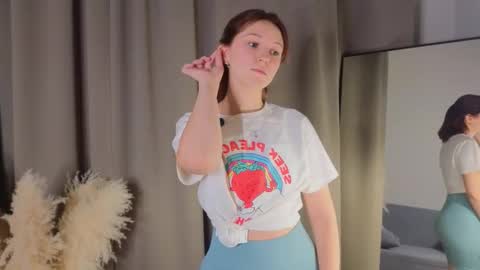 Molly online show from November 2025 12:05:02 PM