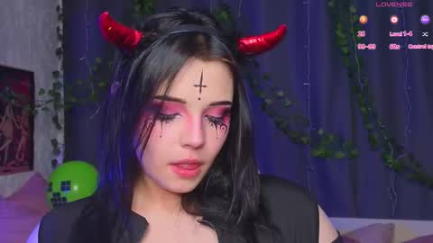 Snapshot of hollisbelch chatting on September 2025 06:35:02 PM Lux online show from September 2025 06:35:02 PM