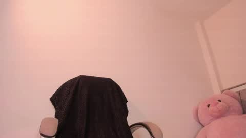 holly_16 online show from May 2026 11:24:01 PM