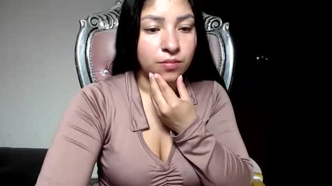 Snapshot of holly__20 chatting on January 2025 09:02:02 AM holly online show from January 2025 09:02:02 AM