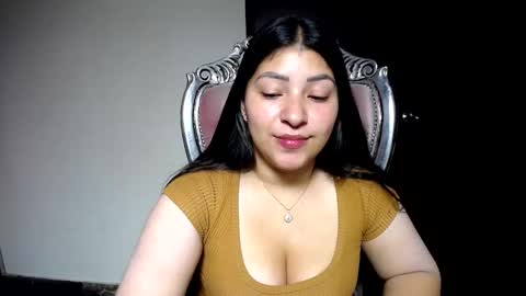 Snapshot of holly__20 chatting on February 2025 08:37:02 AM holly online show from February 2025 08:37:02 AM