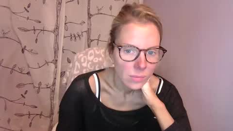 holly_bourbon online show from December 2025 02:28:01 AM