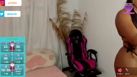 Snapshot of holly_jorda chatting on December 2024 02:10:01 PM online show from December 2024 02:10:01 PM