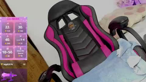 Snapshot of holly_jorda chatting on October 2025 02:39:02 PM online show from October 2025 02:39:02 PM