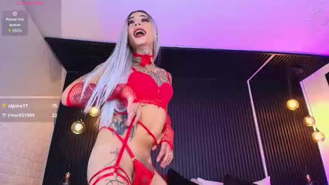 Snapshot of holly_kat chatting on October 2025 06:25:02 PM April online show from October 2025 06:25:02 PM