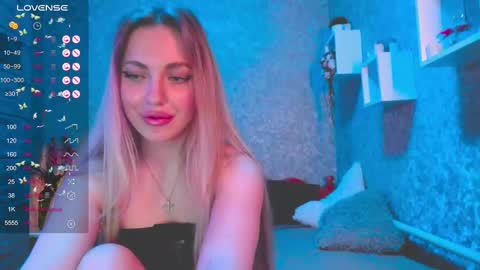 Snapshot of holly_molly8 chatting on December 2024 10:00:01 PM holly_molly8 online show from December 2024 10:00:01 PM
