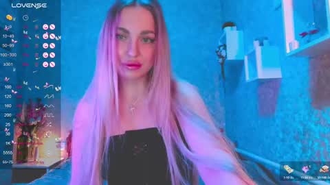 Snapshot of holly_molly8 chatting on January 2025 10:56:02 PM holly_molly8 online show from January 2025 10:56:02 PM