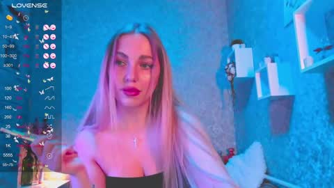 Snapshot of holly_molly8 chatting on January 2025 08:11:02 PM holly_molly8 online show from January 2025 08:11:02 PM