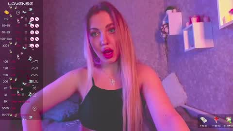 Snapshot of holly_molly8 chatting on January 2025 09:09:01 PM holly_molly8 online show from January 2025 09:09:01 PM