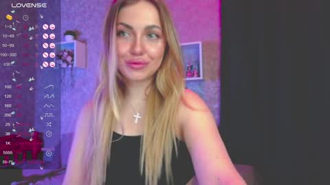 Snapshot of holly_molly8 chatting on January 2025 09:09:02 PM holly_molly8 online show from January 2025 09:09:02 PM