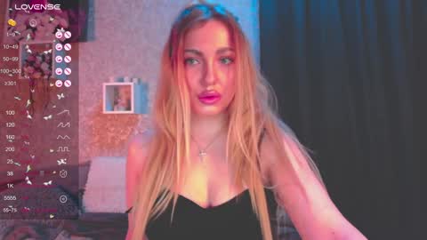 Snapshot of holly_molly8 chatting on January 2025 02:51:02 PM holly_molly8 online show from January 2025 02:51:02 PM