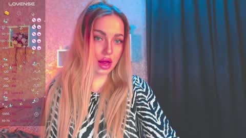 Snapshot of holly_molly8 chatting on January 2025 04:26:01 PM holly_molly8 online show from January 2025 04:26:01 PM