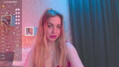 Snapshot of holly_molly8 chatting on January 2025 05:49:01 PM holly_molly8 online show from January 2025 05:49:01 PM