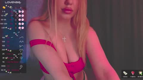 Snapshot of holly_molly8 chatting on January 2025 05:13:01 PM holly_molly8 online show from January 2025 05:13:01 PM