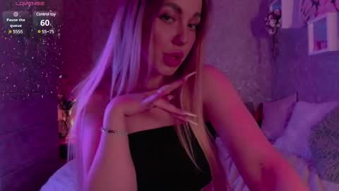 Snapshot of holly_molly8 chatting on February 2025 07:15:02 PM holly_molly8 online show from February 2025 07:15:02 PM