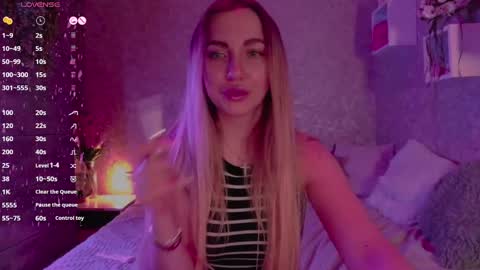 Snapshot of holly_molly8 chatting on March 2025 08:59:01 PM holly_molly8 online show from March 2025 08:59:01 PM