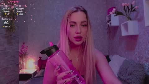 Snapshot of holly_molly8 chatting on September 2025 07:14:02 PM holly_molly8 online show from September 2025 07:14:02 PM