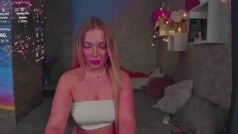 holly_molly8 online show from August 2026 07:28:01 PM