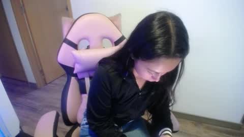 Snapshot of holly_rose69 chatting on October 2025 09:50:02 PM Holly online show from October 2025 09:50:02 PM