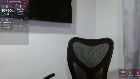 Snapshot of holly_rose69 chatting on May 2026 05:35:02 AM Holly online show from May 2026 05:35:02 AM