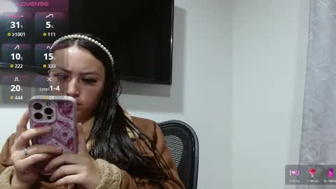 Snapshot of holly_rose69 chatting on May 2026 02:19:02 AM Holly online show from May 2026 02:19:02 AM