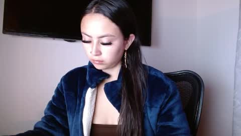 Snapshot of holly_rose69 chatting on May 2026 03:01:01 AM Holly online show from May 2026 03:01:01 AM