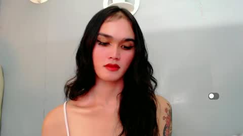 Snapshot of holly_sunshine69 chatting on December 2024 10:26:02 AM Apple online show from December 2024 10:26:02 AM
