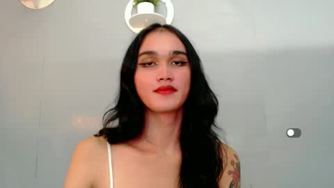 Snapshot of holly_sunshine69 chatting on January 2025 01:58:01 PM Apple online show from January 2025 01:58:01 PM