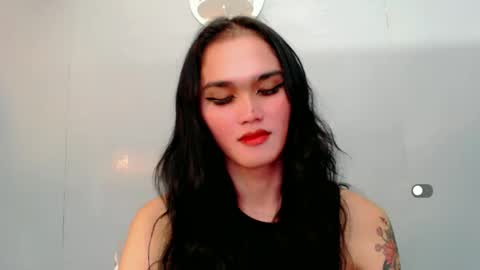 Snapshot of holly_sunshine69 chatting on January 2025 09:26:01 AM Apple online show from January 2025 09:26:01 AM