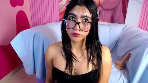 Snapshot of holly_watson_ chatting on June 2026 04:17:01 AM Holly Wastson online show from June 2026 04:17:01 AM