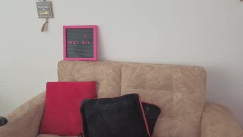 Snapshot of hollycute54 chatting on November 2025 05:46:01 PM Holly online show from November 2025 05:46:01 PM