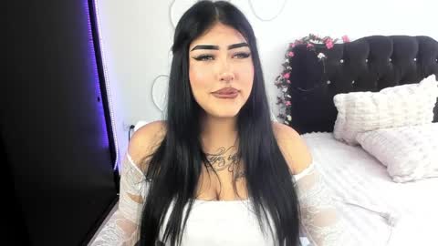 Snapshot of hollycute54 chatting on April 2026 04:37:01 PM Holly online show from April 2026 04:37:01 PM