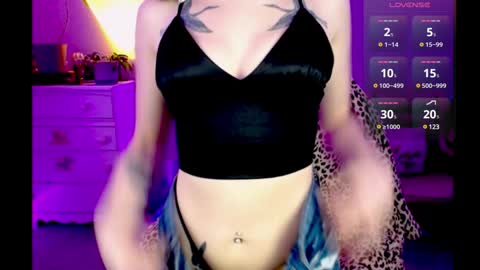 Snapshot of hollydiamond_ chatting on December 2024 12:16:02 PM Holly online show from December 2024 12:16:02 PM