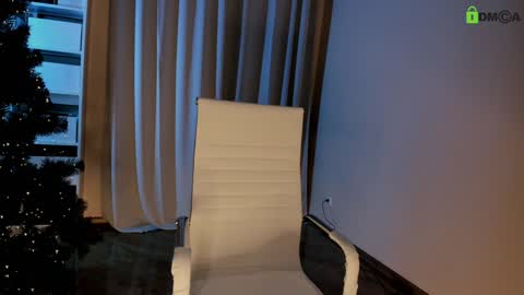 Snapshot of hollyextra chatting on December 2024 02:13:01 AM hollyextra online show from December 2024 02:13:01 AM