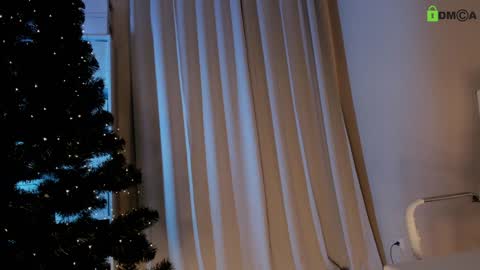 Snapshot of hollyextra chatting on December 2024 08:49:01 PM hollyextra online show from December 2024 08:49:01 PM