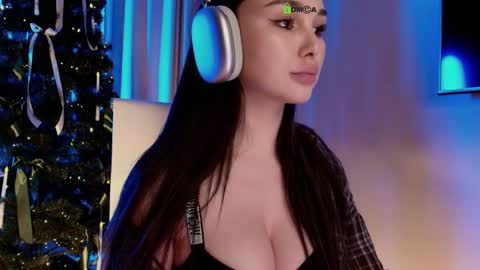 Snapshot of hollyextra chatting on January 2025 05:13:02 PM hollyextra online show from January 2025 05:13:02 PM