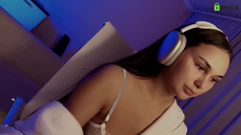 Snapshot of hollyextra chatting on February 2025 05:18:02 PM hollyextra online show from February 2025 05:18:02 PM