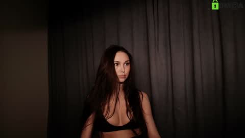 Snapshot of hollyextra chatting on November 2025 09:28:01 PM hollyextra online show from November 2025 09:28:01 PM