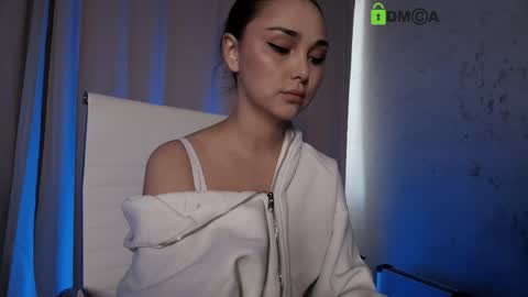 hollyextra online show from April 2026 02:58:01 PM