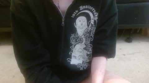 Holly Hawkes online show from November 2025 09:32:01 PM