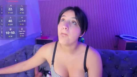 Holly online show from November 2025 07:58:02 PM