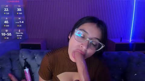 Holly online show from November 2025 07:04:02 PM