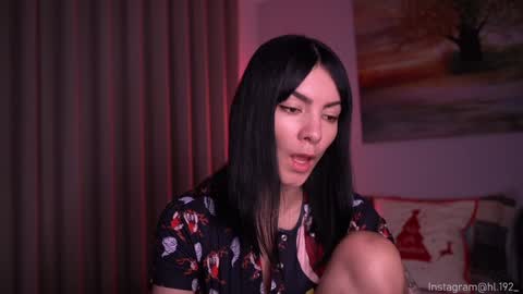 Snapshot of hollylinder_ chatting on December 2024 02:37:02 AM Holly Linder online show from December 2024 02:37:02 AM