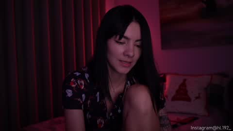Snapshot of hollylinder_ chatting on December 2024 05:42:01 AM Holly Linder online show from December 2024 05:42:01 AM