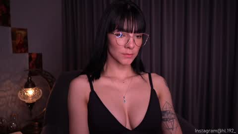 Snapshot of hollylinder_ chatting on January 2025 01:42:02 AM Holly Linder online show from January 2025 01:42:02 AM