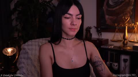 Snapshot of hollylinder_ chatting on February 2025 05:10:02 AM Holly Linder online show from February 2025 05:10:02 AM