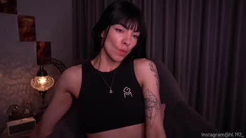 Snapshot of hollylinder_ chatting on February 2025 04:48:01 AM Holly Linder online show from February 2025 04:48:01 AM
